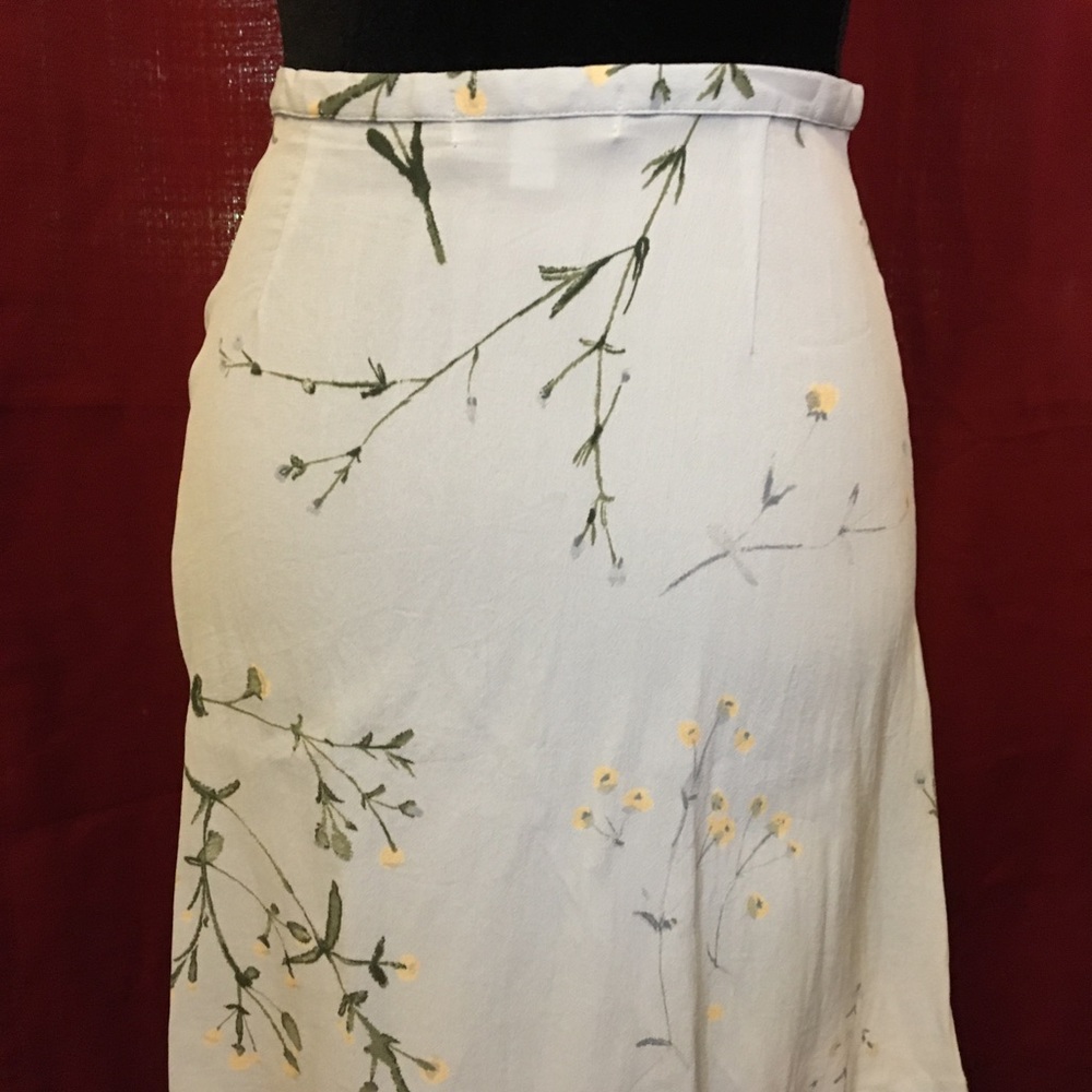 Vintage 90’s/Y2K Light Blue and Floral Print Women’s Skirt size 8